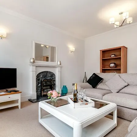 8 Kents Bank House Apartment