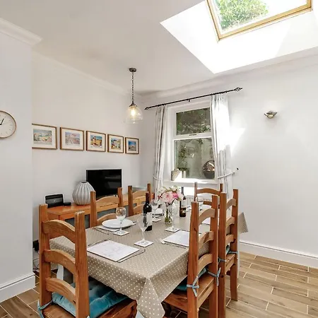 8 Kents Bank House Apartment