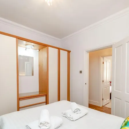 8 Kents Bank House *