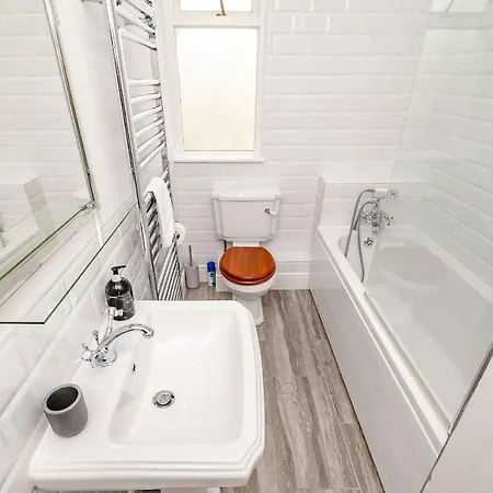 Apartment 8 Kents Bank House *
