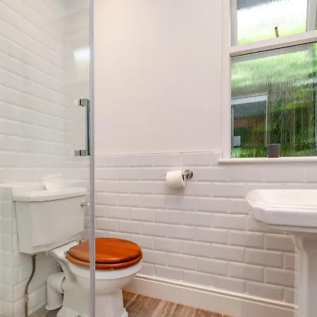 Apartment 8 Kents Bank House *